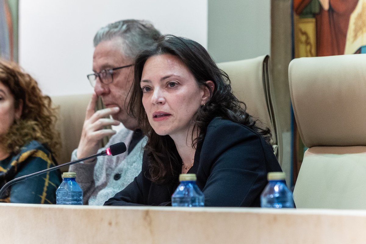 Hace tres meses aprobamos por unanimidad un reglamento de buen uso en las instalaciones deportivas y hoy seguimos esperando. 

Y mientras tanto, vemos episodios de violencia que dejan claro que esto no puede demorarse más.

🗨️ <a href="/Mar_Chaves/">Mar Fuentes Chaves</a>