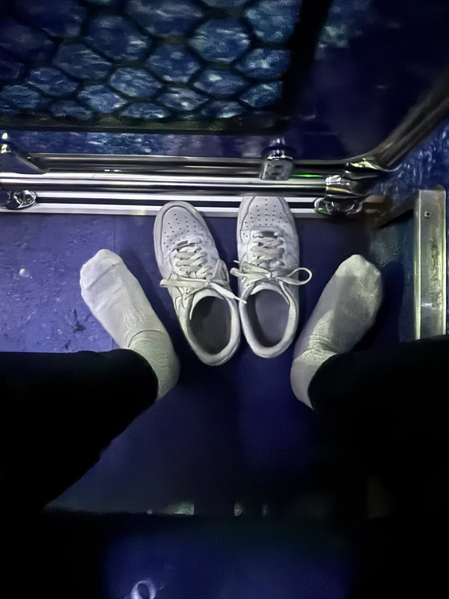 sniff_sneaker's tweet photo. 冬天穿AF更需要散熱💦 https://t.co/B7HkqILCEq