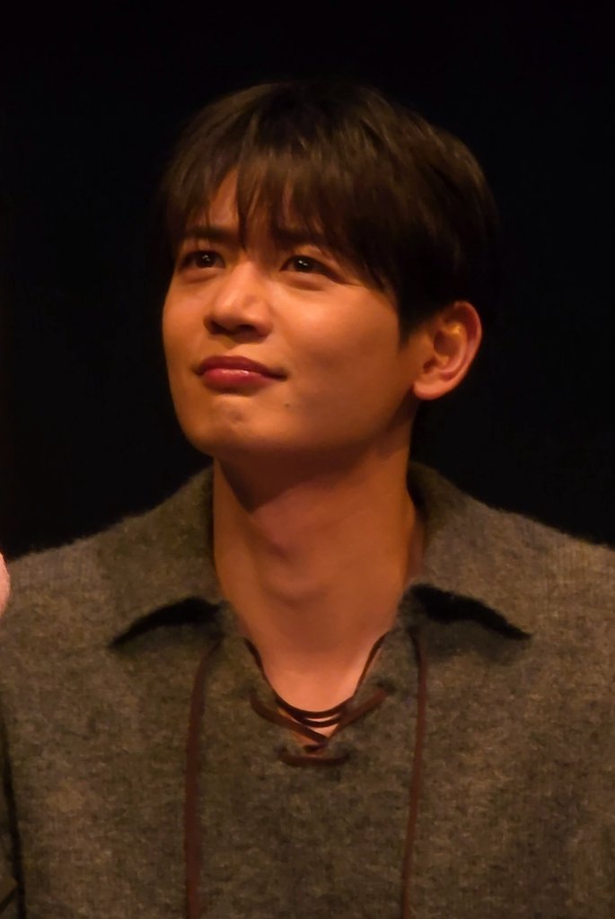 251230 템포 에버라인 팬싸 민호
오늘 최민호 너무 예쁘구나 
오렌지 조명은 안 예쁘구나