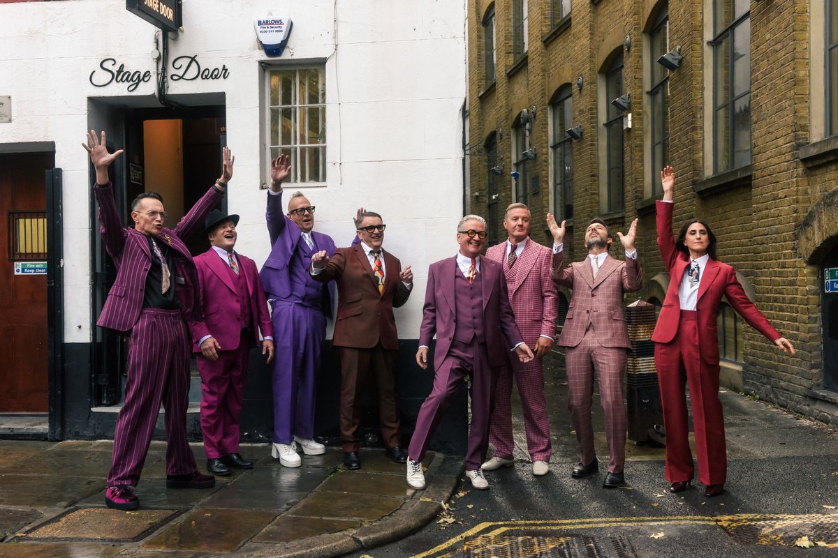 Squeezeofficial's tweet image. That’s a wrap on 2025, lovelies, thank you for celebrating it with us. We can’t wait to unveil Trixies for you in 2026 – until then, we wish you and your families a very happy new year!
📷 Connie Virdie