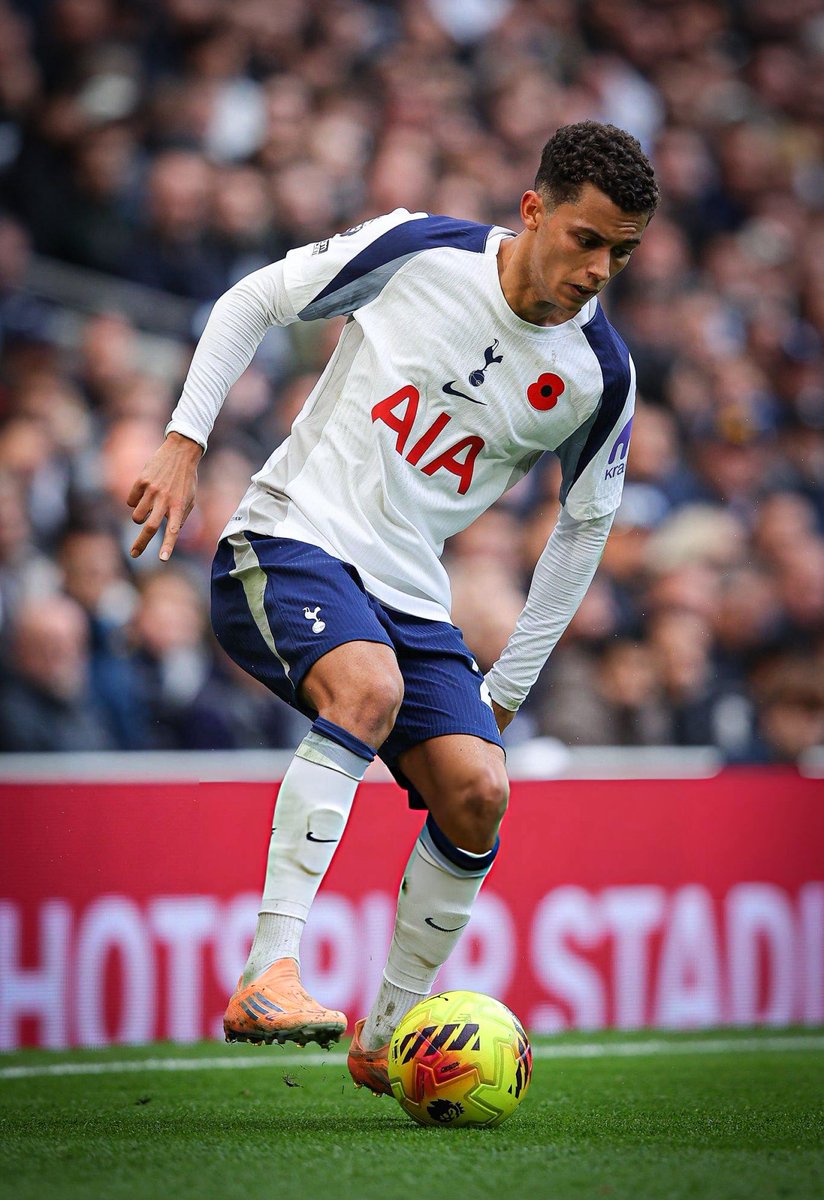 SpursArmyTweets's tweet image. How does a players value decrease by £15m after scoring 2️⃣7️⃣ goals and getting 1️⃣8️⃣ assists in just two and a half seasons at the club??

Beyond me how we are selling him for £35m.

If he goes to Palace, I think he’ll excel under Glasner. Same system he used to play in at Forest.