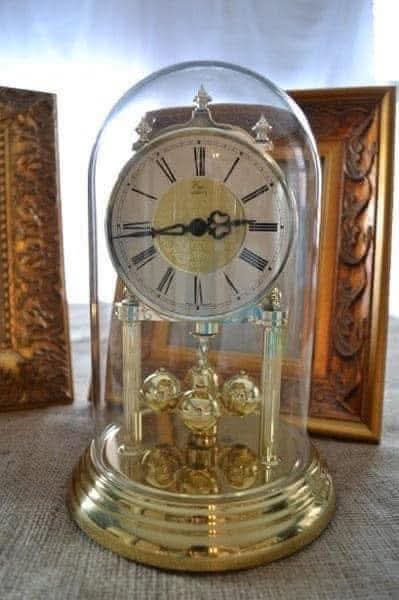RetroMoviesDB's tweet image. Everyone's grandma had this clock.