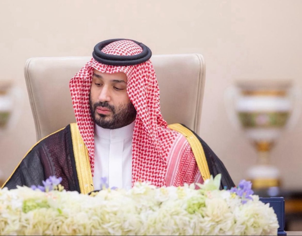 ياللي لكم في كل يوم محاوله
 حقدٍ على داري وجهد اميرها

هذا يحط الارض فوق الطاوله
 نوبٍ يثبّتها ، ونوب يديرها ..!

#السعوديه_خط_احمر 
#محمد__بن__سلمان