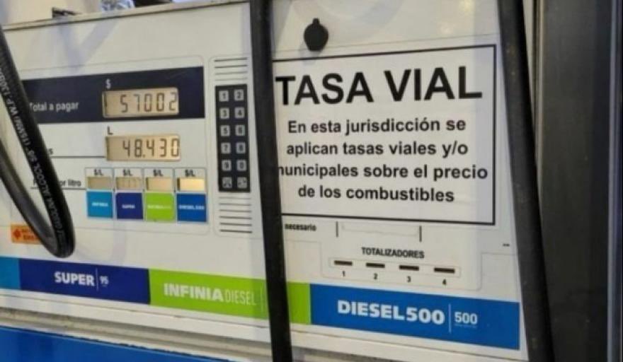 Carmen de Areco aprobó la tasa vial urbana  para los usuarios que adquieran combustibles líquidos y gas natural comprimido (GNC). Enorme impacto en la producción del país. Carmen está ubicada en la Ruta Nacional Nro. 7. <a href="/LuisCaputoAR/">totocaputo</a>