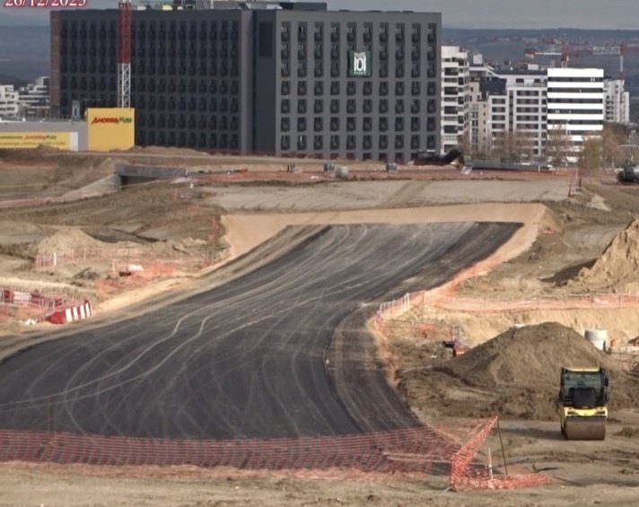 MAlpelicano's tweet image. Son capaces de construir un circuito de Fórmula 1 en seis meses, pero no pueden canalizar 200 metros del barranco del Poyo en más de 1 año.
El político sólo se mueve por dinero, les importamos una mierda.