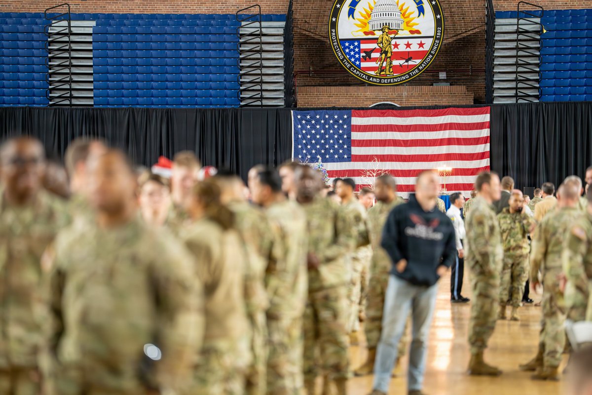 DCGuard1802's tweet image. #Resource connectors!

Brig. Gen. Natasha S. Taylor, Director of Joint Staff-JFHQ, recognized the J9 Resiliency Team for their efforts in support of JTF-DC during the #holidayseason. In essence, the J9 ensures troops are taken care of while in the nation's capital amid #DCSafe.