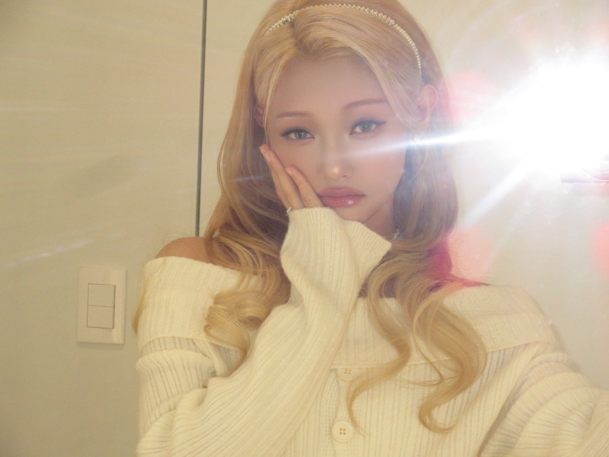 OneilyMusic's tweet photo. GEHLEE of UNIS channels a glamorous vibe in new photos. https://t.co/rFAel7Oo81