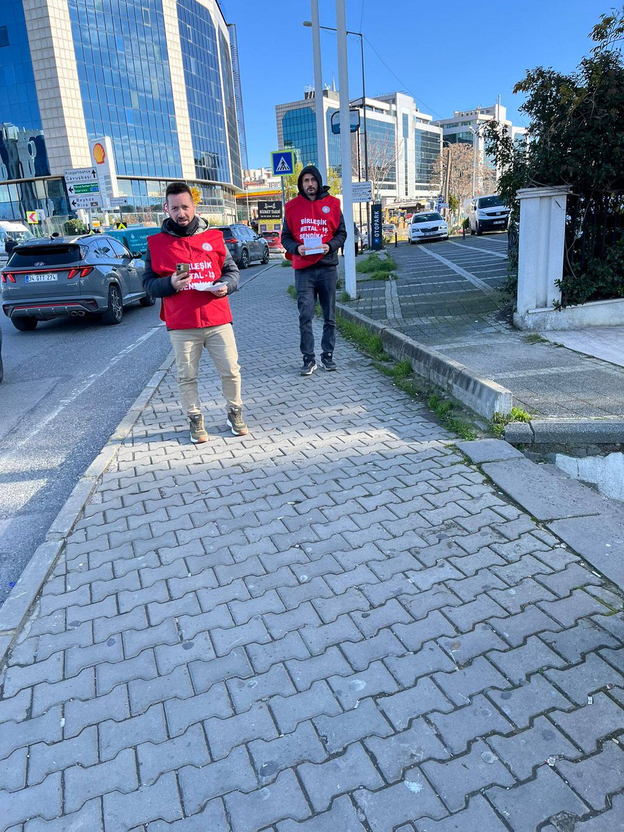 🔴GREV KIRICILIĞINI DUYURMAYA DEVAM EDİYORUZ!

📌SMART SOLAR grevimizin 70'inci gününde, Kayseri'de yapılan grev kırıcılığını duyurmak için Gebze 1 Nolu Şubemizin yöneticileri, temsilci kadrolarımız ve Smart Solar işçileriyle şirketin Beykoz Kavacık'taki merkez ofisinin