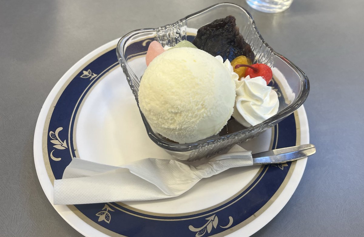 あんみつ マエストロ長電話 昨日、上野で買って来た あんみつ。 美味しいけど