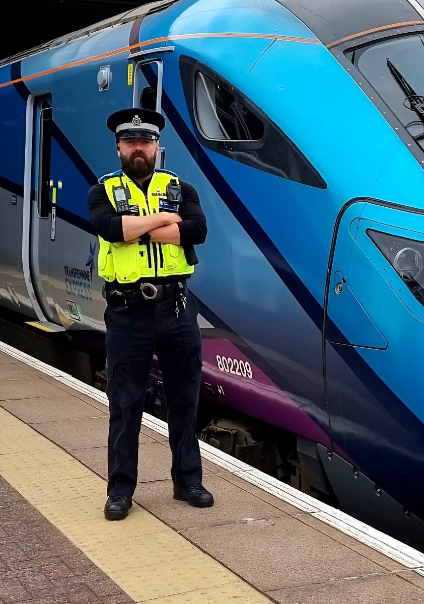 BTP's tweet image. Two members of BTP staff have been recognised by The King in the New Year’s Honours list 👏 

PCSO Thomas Gilmour and Station Support Officer Marion Dudgeon were both awarded British Empire Medals🏅 

More 👉 orlo.uk/q6eSU