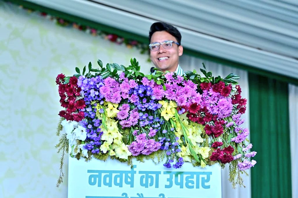 मुझे यह आभास हो रहा है कि आप सभी कितने खुश हैं। आपके परिवार वाले कितने खुश हैं। क्योंकि आपके इंतजार की घड़ी अब समाप्त हो रही है। 

JSSC CGL परीक्षा को लेकर क्या-क्या....चीजों का सामना करना पड़ा वह आप सभी को पता है। लेकिन मैने पहले भी कहा था - नेक इरादा हो तो कोई भी मंजिल पाई जा