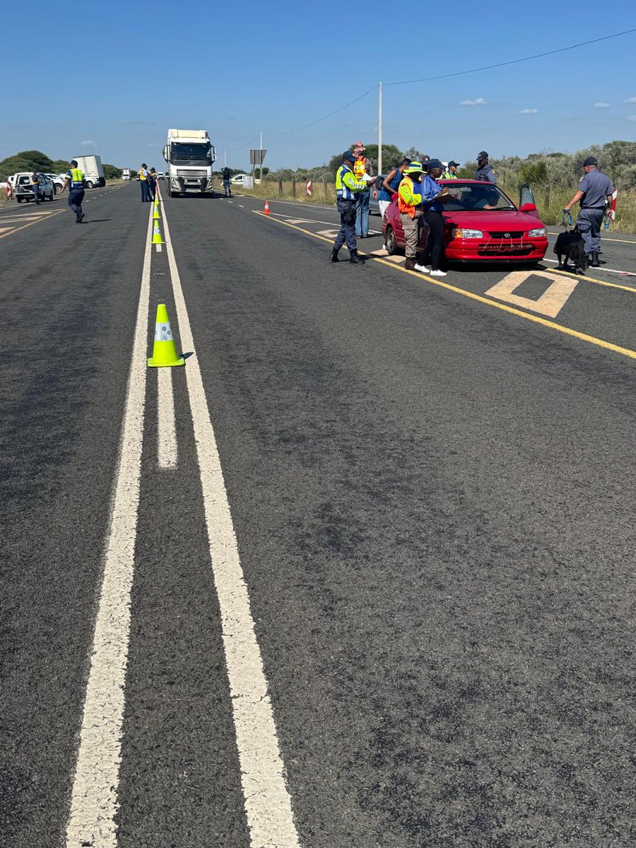 SAPoliceService's tweet photo. #sapsNW As part of ensuring community safety, the #SaferFestiveSeason operation is underway in Bloemhof led by Brigadier Tlotleng. Earlier on, a multi-agency Inter-Provincial roadblock was held on the N12 road between Warrenton and Christiana. Thus far, 188 vehicles were stopped and searched. A total of 11 road traffic fines were issued to motorists. In addition, five undocumented persons were arrested. NP