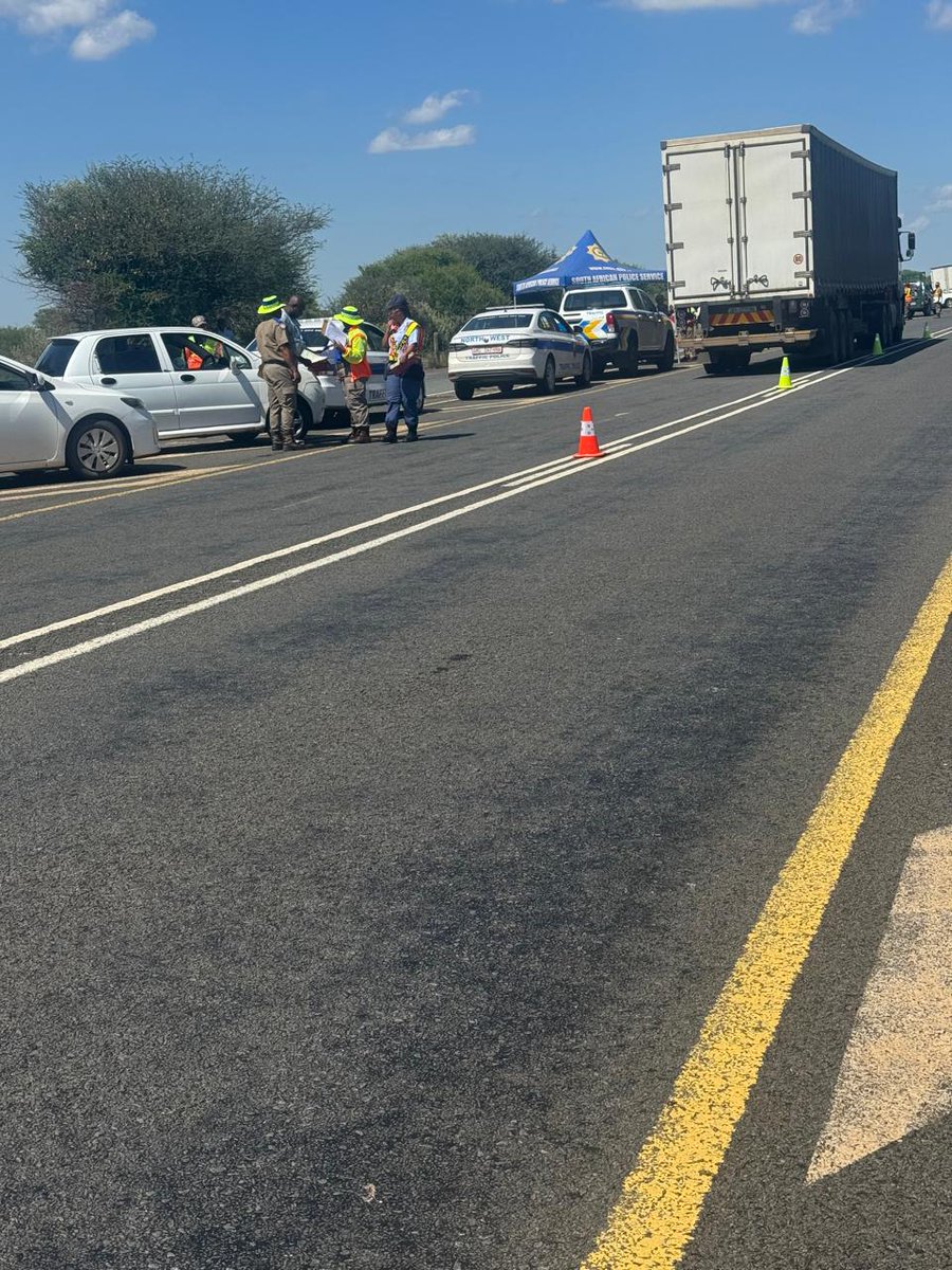 SAPoliceService's tweet photo. #sapsNW As part of ensuring community safety, the #SaferFestiveSeason operation is underway in Bloemhof led by Brigadier Tlotleng. Earlier on, a multi-agency Inter-Provincial roadblock was held on the N12 road between Warrenton and Christiana. Thus far, 188 vehicles were stopped and searched. A total of 11 road traffic fines were issued to motorists. In addition, five undocumented persons were arrested. NP