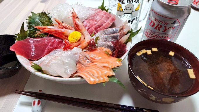 お誕生日海鮮丼です🐟️🐟️🐟️🐟️🐟️( ˘ ꒳​ ˘ *)✨️ 