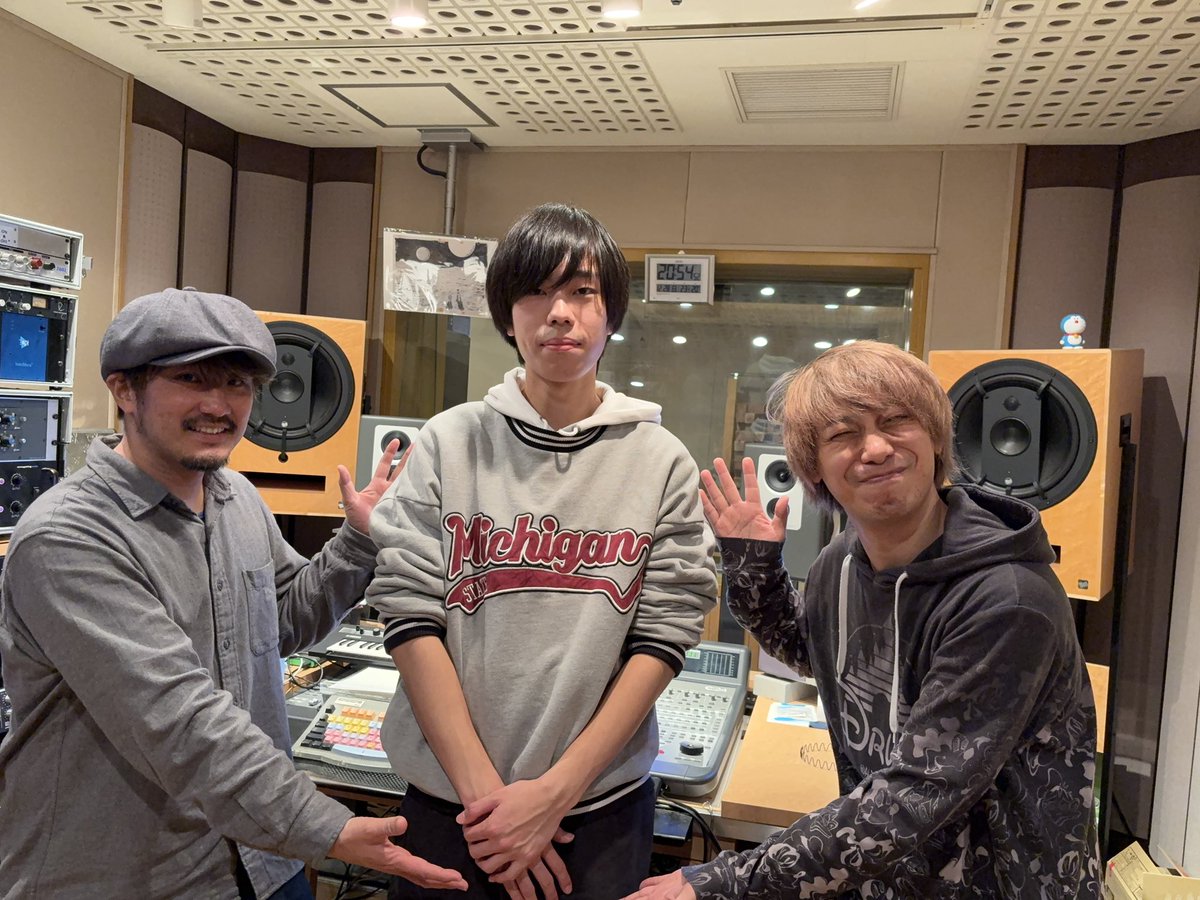 2025年、Studio UMI仕事納めしました。
今年もたくさんの作品に関わらせていただき、ありがとうございました🐬
新体制として田中陸斗が加入🌴来年はさらに学び、クオリティを上げていきます🔥2026年もよろしくお願いします！