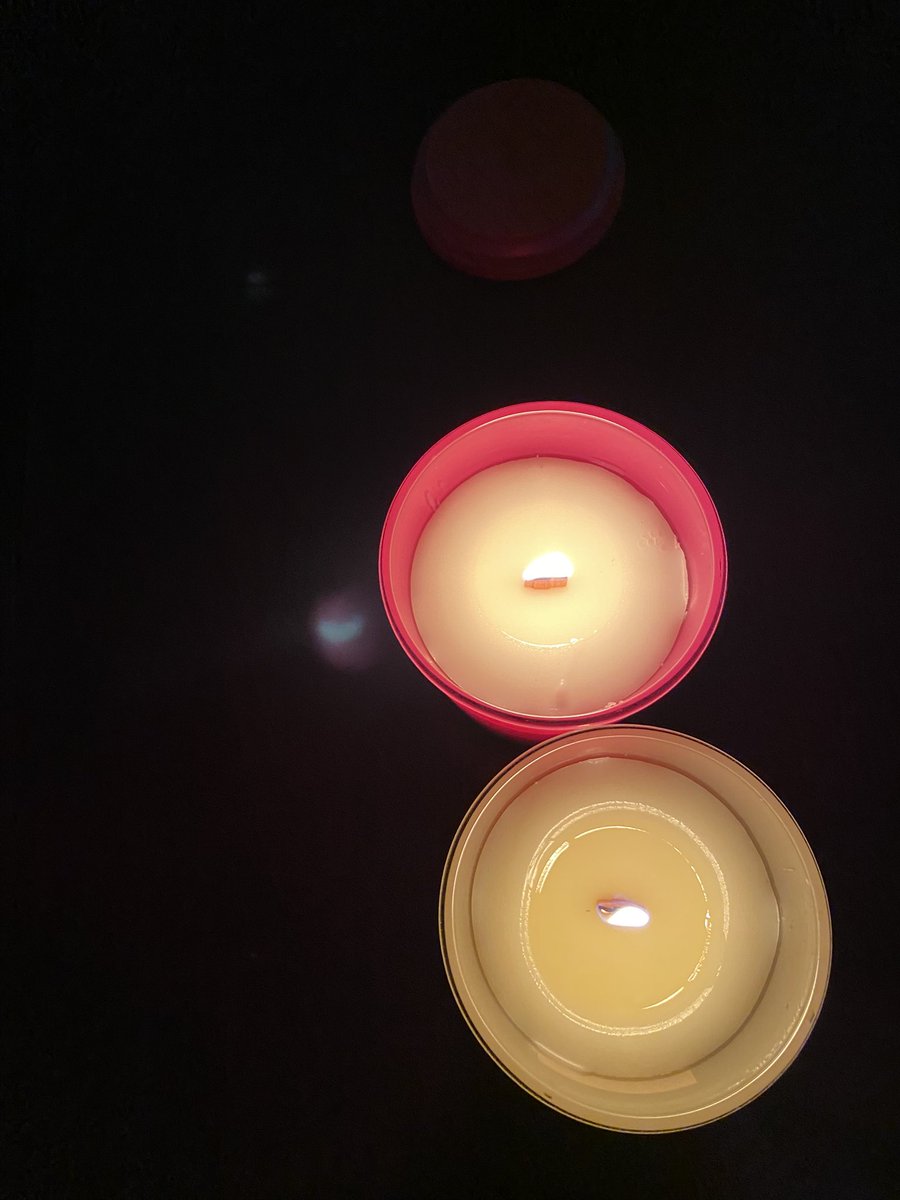 Můj ostrůvek klidu a bezpečí. Moje teplé doma. Jen praskání svíček a ticho. A jak trávíte tento čas vy?