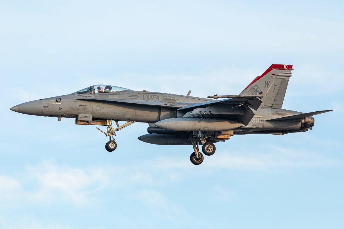 AKM_7D's tweet image. 2025.12.30 厚木基地
VMFA-232 "Red Devils" WT07,WT11,WT10,WT24

ランチェンに泣かされた1日でした。
明日も風向き微妙😔

#厚木基地