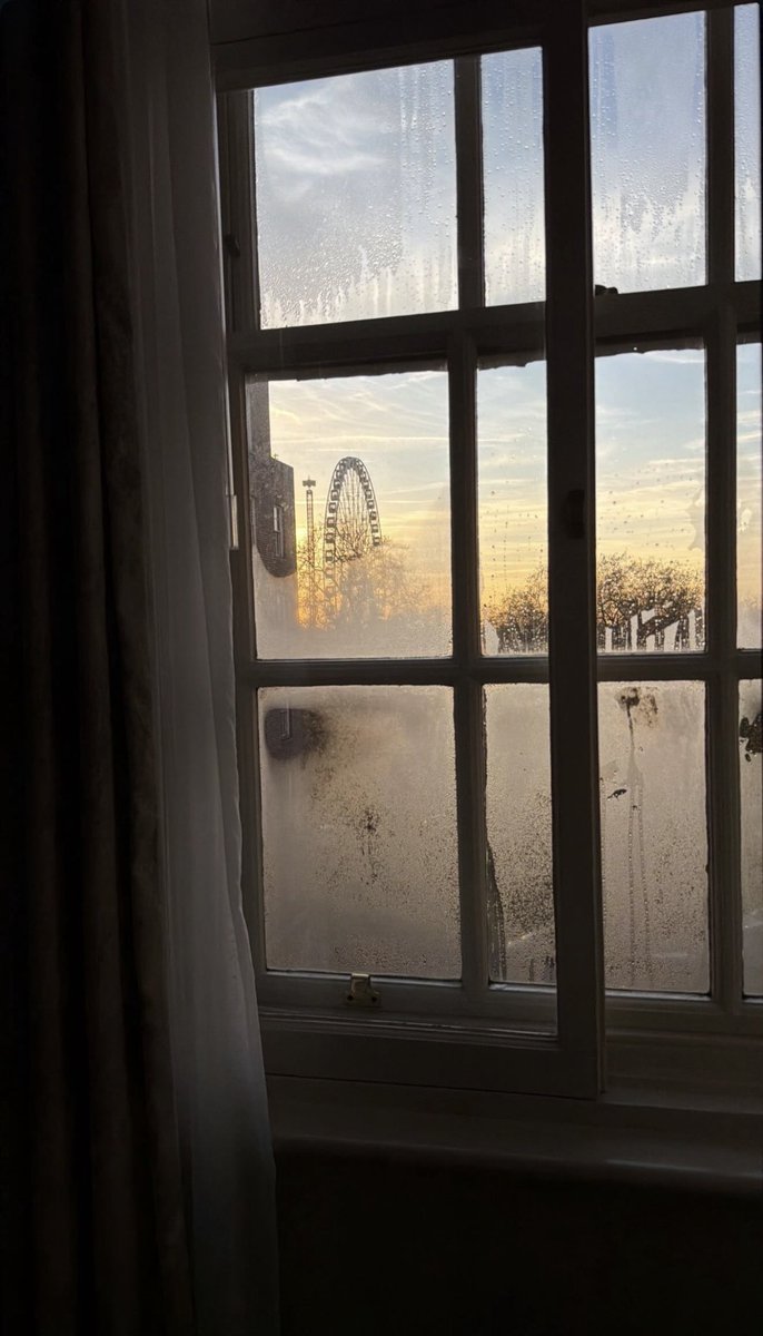 gasaq__'s tweet image. “يجيبك الصبح كان الليل ما جابك
الصبح صادق ، وعين الليل كذّابة “