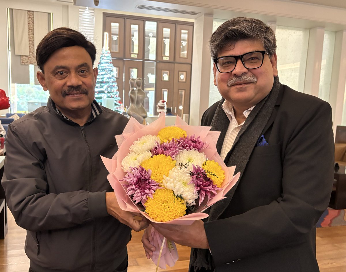 EditorsClubOfIn's tweet photo. देश के जाने माने वरिष्ठ पत्रकार अनुराग वर्मा जी ने @EditorsClubOfIn के अध्यक्ष @Aamitabh2 जी से मुलाक़ात कर संगठन के विस्तार हेतु विशेष चर्चा की. .
#EditorsClubOfIndia #ECIMembership #PressFreedom #MediaUnity
#EditorsMatter #JournalismIndia #PressForNation #StandWithEditors https://t.co/jng4pxGH7V