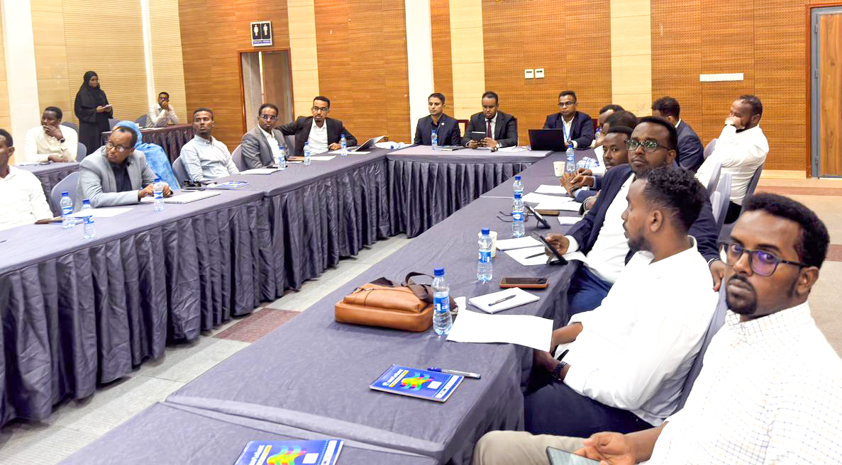 FAOSomalia's tweet photo. Today, @NBS_Somalia, @FAO &amp; other partners launched #CFSVA 2025. With 4.4M Somalis facing acute food insecurity, humanitarian must be complemented with anticipatory action, livelihood protection and resilient agrifood systems to building a resilient #Somalia. 
#BetterLife https://t.co/fSElzdTRa6