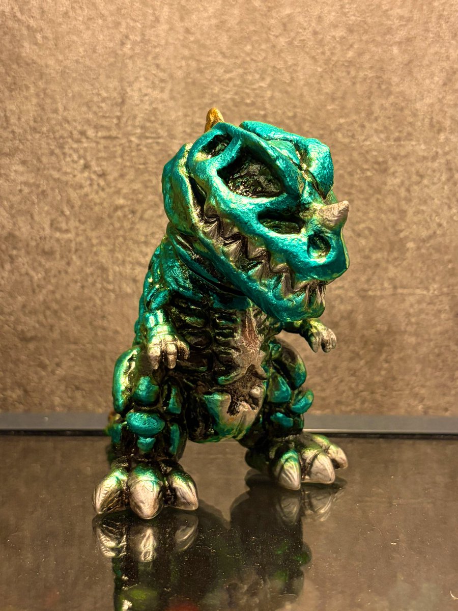 one up.さんに寄ったら、グリーンメタリックのスケルドンがいたので