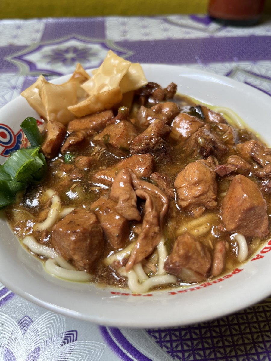 bimapriaT's tweet photo. @InfoMieAyamYK @infoPURWOKERTO @RismaKristi @javafoodie_ @Benidictivity Mie ayam Pak Tarno
.
Yak, tidak salah lihat. Harganya memanf murah meriah!! https://t.co/CEGPSiN6Zy