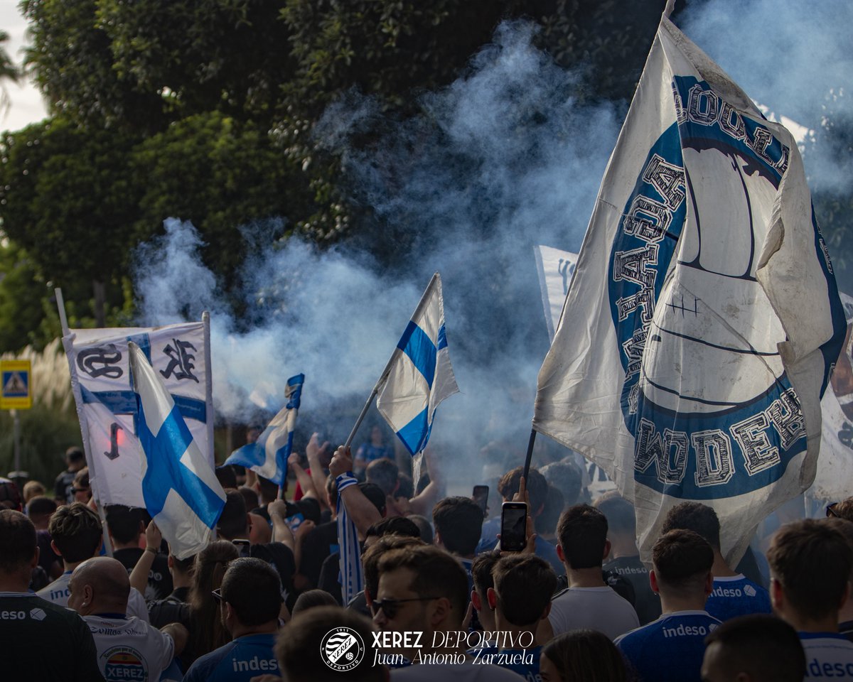 XerezDFC's tweet image. 🙌💙 ¡Nuestro mayor 𝐏𝐀𝐓𝐑𝐈𝐌𝐎𝐍𝐈𝐎!

🫂 ¡Los 𝐃𝐔𝐄𝐍̃𝐎𝐒 del #XerezDeportivo!