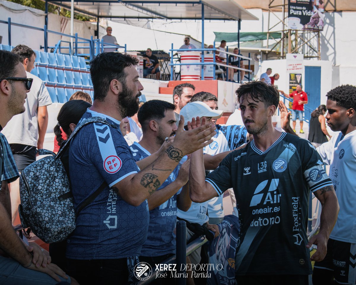 XerezDFC's tweet image. 🙌💙 ¡Nuestro mayor 𝐏𝐀𝐓𝐑𝐈𝐌𝐎𝐍𝐈𝐎!

🫂 ¡Los 𝐃𝐔𝐄𝐍̃𝐎𝐒 del #XerezDeportivo!