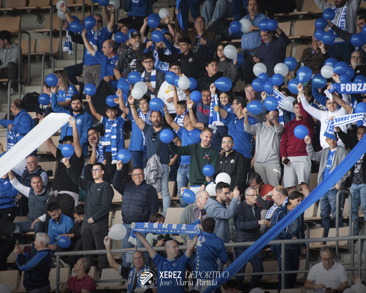 XerezDFC's tweet image. 🙌💙 ¡Nuestro mayor 𝐏𝐀𝐓𝐑𝐈𝐌𝐎𝐍𝐈𝐎!

🫂 ¡Los 𝐃𝐔𝐄𝐍̃𝐎𝐒 del #XerezDeportivo!