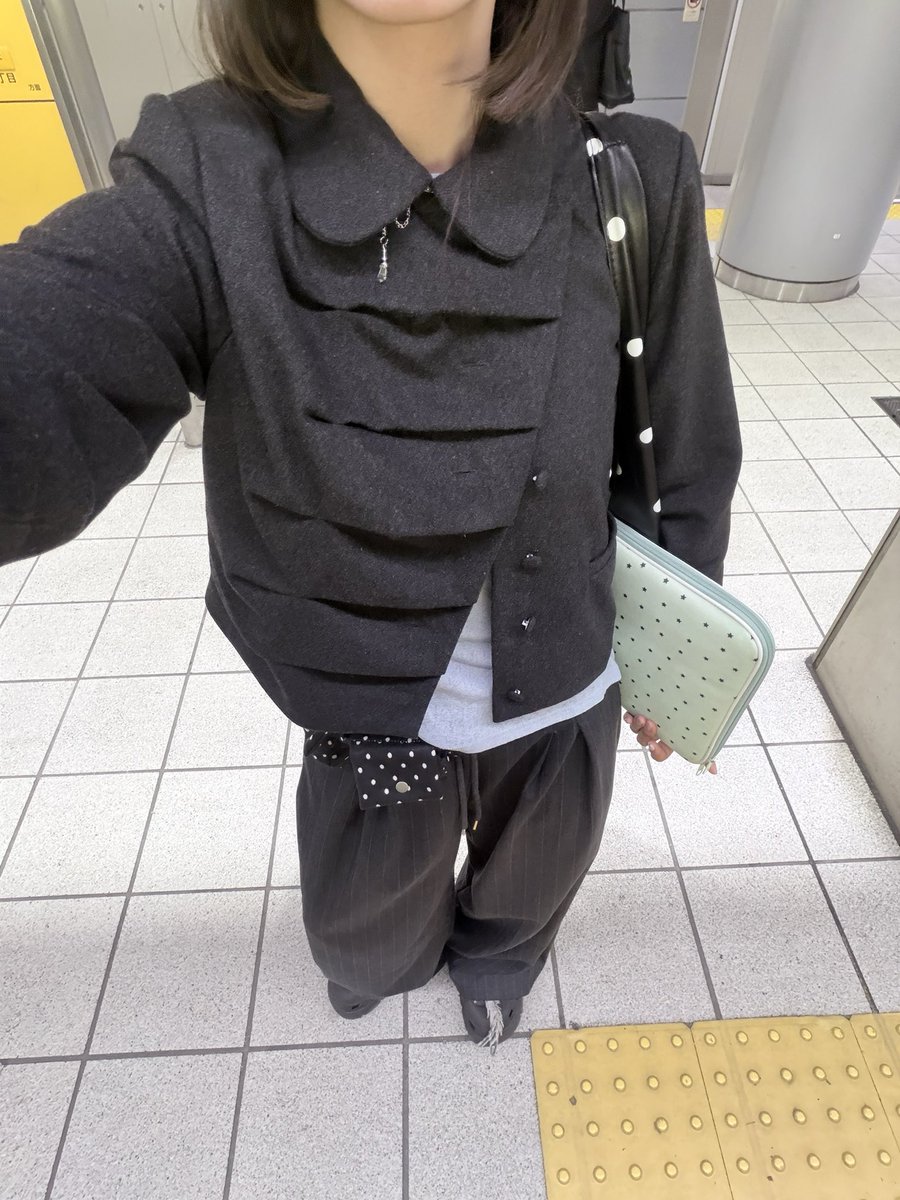 Bセットのbutton up wool jacket 🧤 シンプルで周りと被らないデザイン