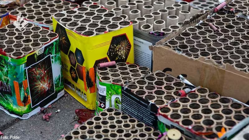 Woningen ontruimd na vondst van 1100 kilo zwaar vuurwerk in Weesp