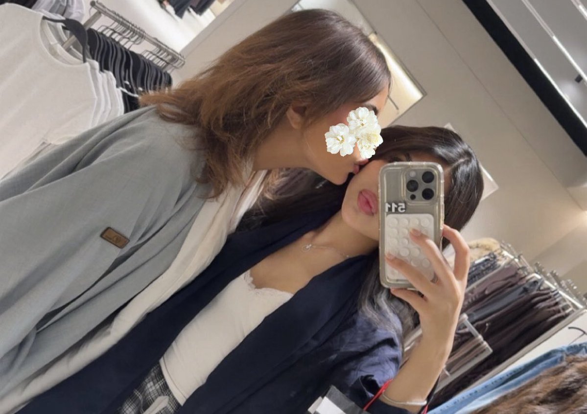 llrix__'s tweet image. She’s the best person to start the new year with💞💞💞