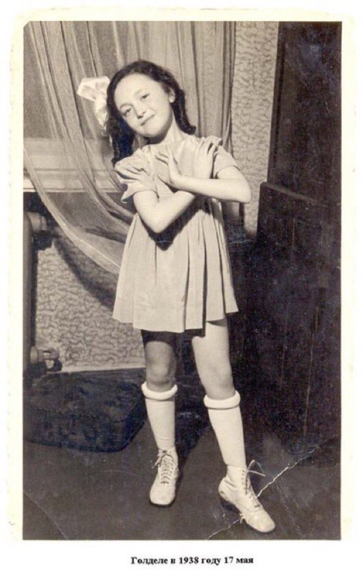 On 7 December 1941, 10-year-old Golda Gordon was killed in Riga, Lithuania.
1/n
Most of the occupants of Riga's ghetto were murdered between November 30 and December 8, 1941, during the Rumbula massacre, as part of the Shoah.