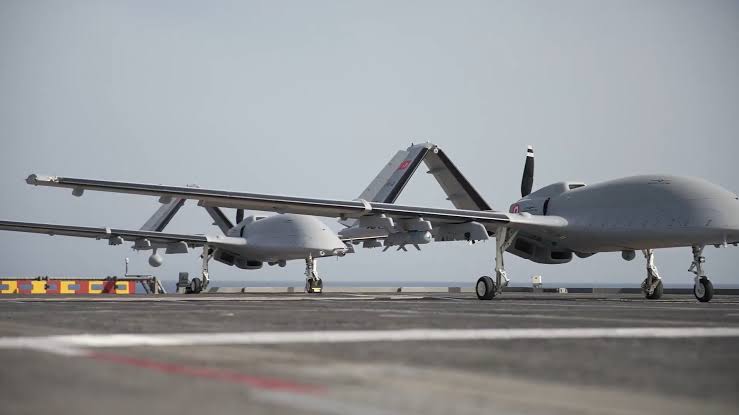 ▪️Bayraktar TB3’ten, 4 mach hızında giden 100.000 feete çıkan mühimmat fırlatılıyor. Türkiye’nin geliştirdiği  akıllı mühimmat ailesi dünyada kimsede yok. 
-Selçuk Bayraktar