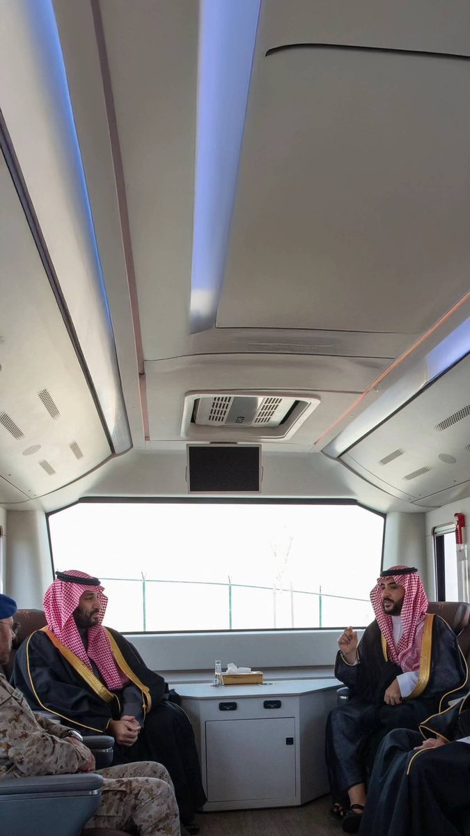 ucucl's tweet photo. ✋🏻

ومعزٌي الثاني مـا يشبه اربعين 
 شبيهٍ لجــدٌه وابـوة ابو فهد https://t.co/zzmsmYcWVu
