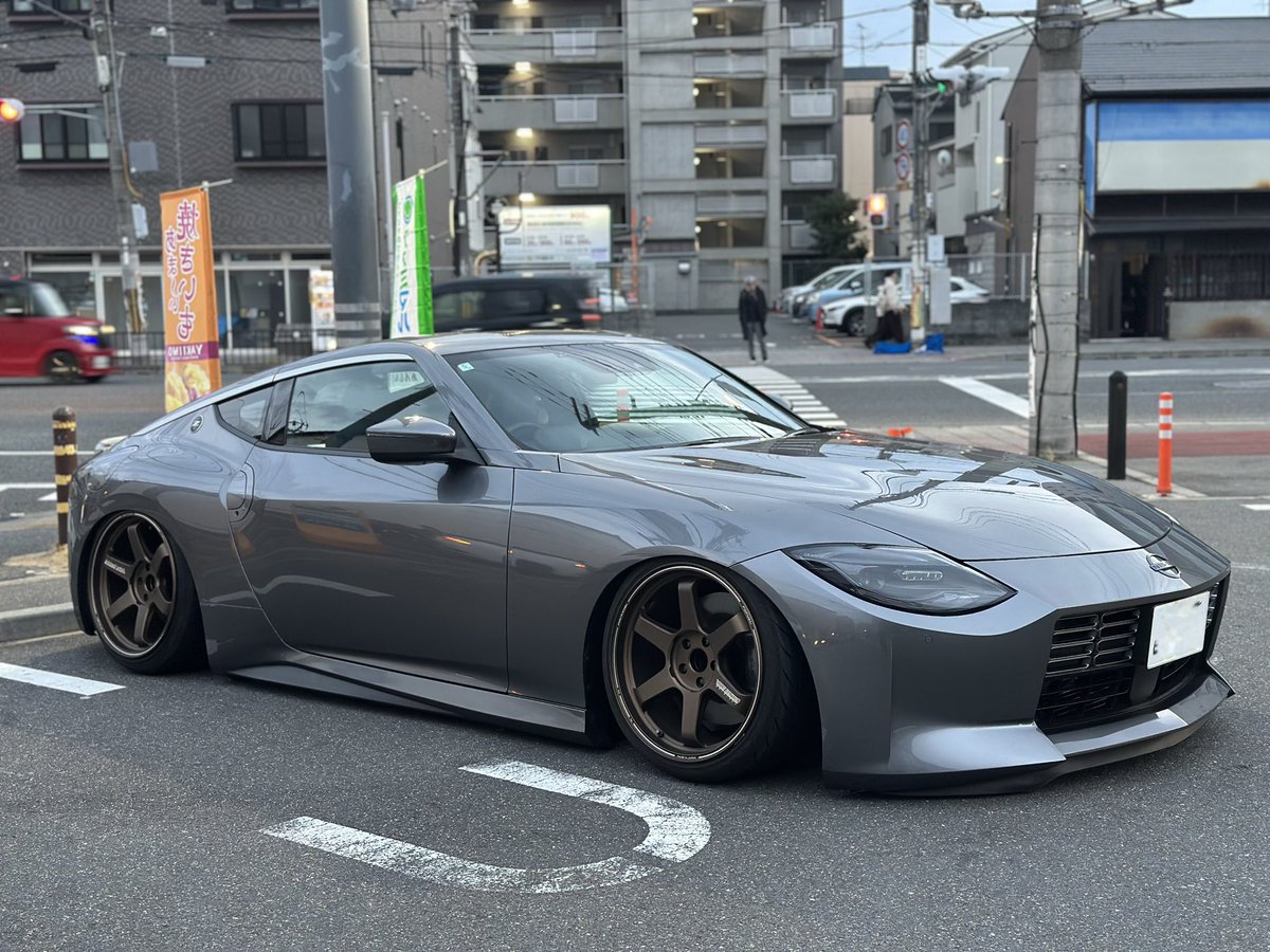 nr180sx's tweet image. Threadsにこの画像載せたら貧乏そうなおっさん達がわざわざダサいってコメントくれるからめっちゃおもろい