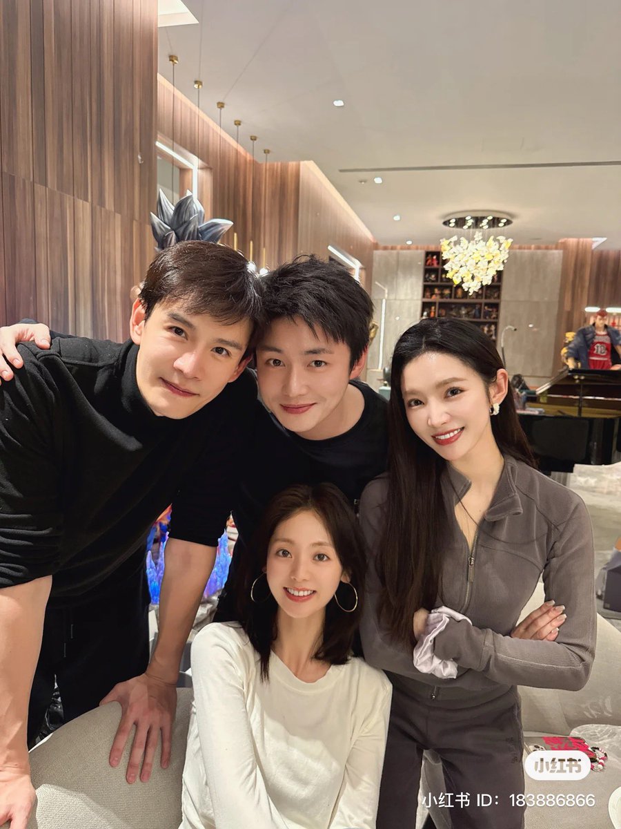 fangirlinph's tweet photo. @iQIYI #XingFei shares photos with #LostTrackofTime cast https://t.co/alQ7XhjQSn