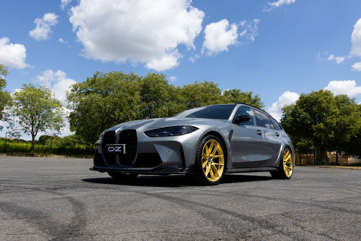 Nuova BMW M3 Touring equipaggiata con ruote OZ Racing modello Estrema GT HLT misure 9,5x20 Anteriore 10,5x21 posteriore finitura Race Gold .
Per informazioni o prenotazioni 📨evospeedamg@gmail.com
.
.
.
#ozracing #estremagthlt #racegold #racingwheels #BMW #bmwm3competition #bmwm3