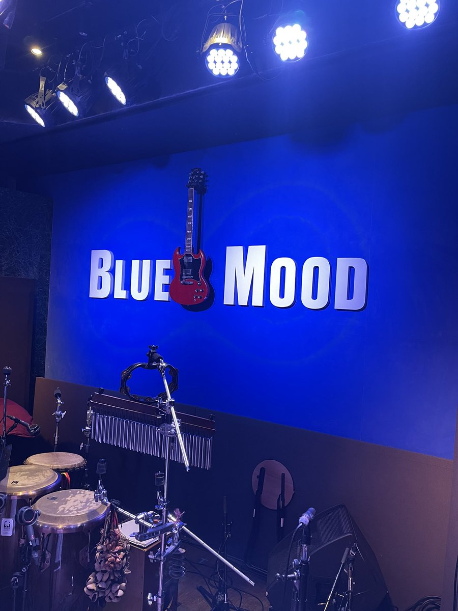 kenty_335's tweet photo. 本日は、川上大輔さんのサポートで築地BlueMoodさんでした🎸

今回はアコースティックバンド編成でお久しぶりの再会の裕太君と初めましての鯉沼さんとのアンサンブルでやらせていただきました🙏

4人でのアンサンブルが本当に楽しすぎました✨✨

これが今年の仕事納めになりました😊
良いお年を✨✨ https://t.co/FZmTorwj3w