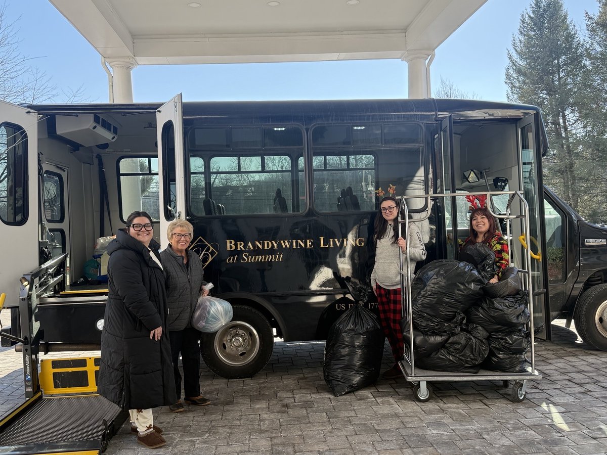 RightatHomeNJ's tweet photo. Thanks to the Brandywine Living elves &amp; Right at Home teams for collecting donations for the Menlo Park veterans! 🎄 We collected enough to “Stuff the Bus”! #Community #VA #holidays https://t.co/Wbtxlhfwq6