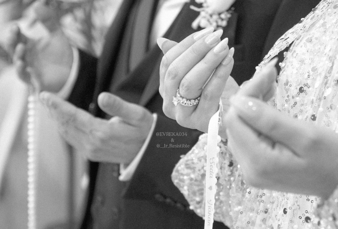 kαdєr вαzєn sєssizcє чαklαştırır..

kαlp fαrk єtmєdєn tαnır..

sєn gєlincє huzur чєrini вuldu..

чσl αnlαm kαzαndı..

вugün вiz dєdik , чαrınlαrα sσ̈z vєrdik.. 

iчi ki sєn , iчi ki вiz..❦..

²7.¹2.²⁰²5