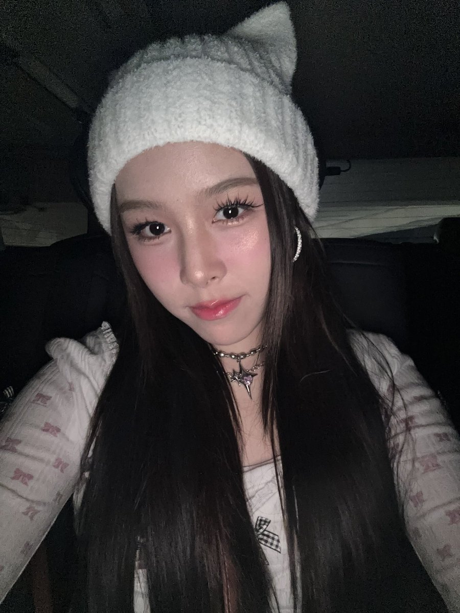 Bello I’m back52525252626 จบเเย้วงานสุดท้ายของปี ิิ ขอบคุณที่มาหากันนะคะะะะ ละก็มีของขวัญปีใหม่ให้ด้วย ขนม ตุ๊กตา ของเล่น จดหมาย ครบ525256236ฟินได้คุยกับmiznight ทุกคนเเต่หนูไปคุยไม่สุดฝั่งขวา นอยปีหน้าจารีบเดินก่อนหมดเวลานะค้า4252525🥹🎀รักๆๆทุกคนเยยย เดินทางปลอดภัยนะคะ♥️HNY kub