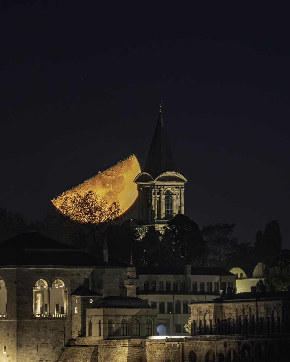 "Moon over Topkapı Palace, where Istanbul’s history meets the sky’s quiet magic." 🌕✨
📷 Sony a7 M4 | 600mm | ƒ/6.3 | 1/3s | ISO 1250
👉 Photo by Gürcan Horlu.
📍 Planned with PhotoPills: photopills.com