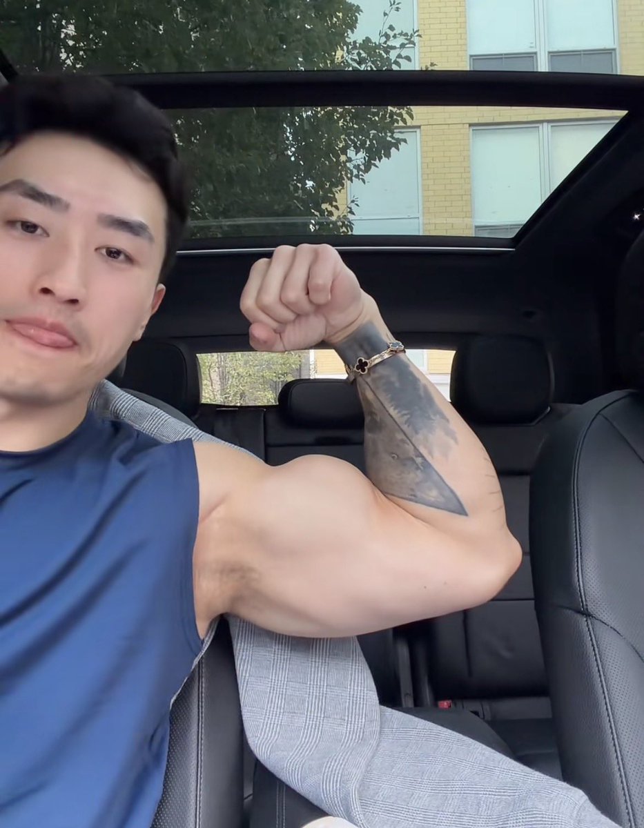 dailyhotdudes's tweet image. Thomas 
💪