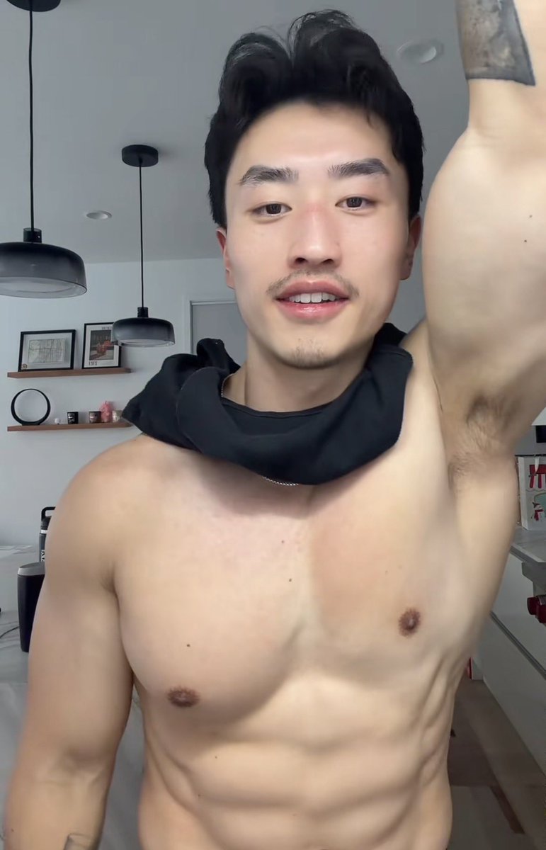 dailyhotdudes's tweet image. Thomas 
💪