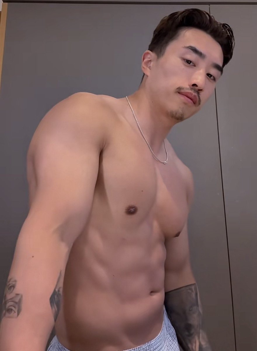 dailyhotdudes's tweet image. Thomas 
💪