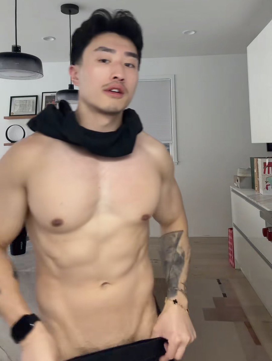 dailyhotdudes's tweet image. Thomas 
💪