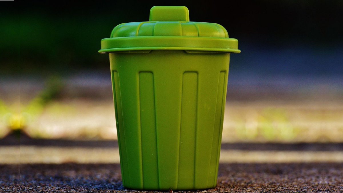 Després de les festes, què fem amb els residus?♻️

✅Paper i cartró: al contenidor de multiproducte.
✅Vidre: al verd.
✅Orgànica: al marró (restes de menjar).
✅Especials: Porta-ho a la deixalleria.

👉 I tu, ja has separat els residus de les festes? 

#OsonaRecicla