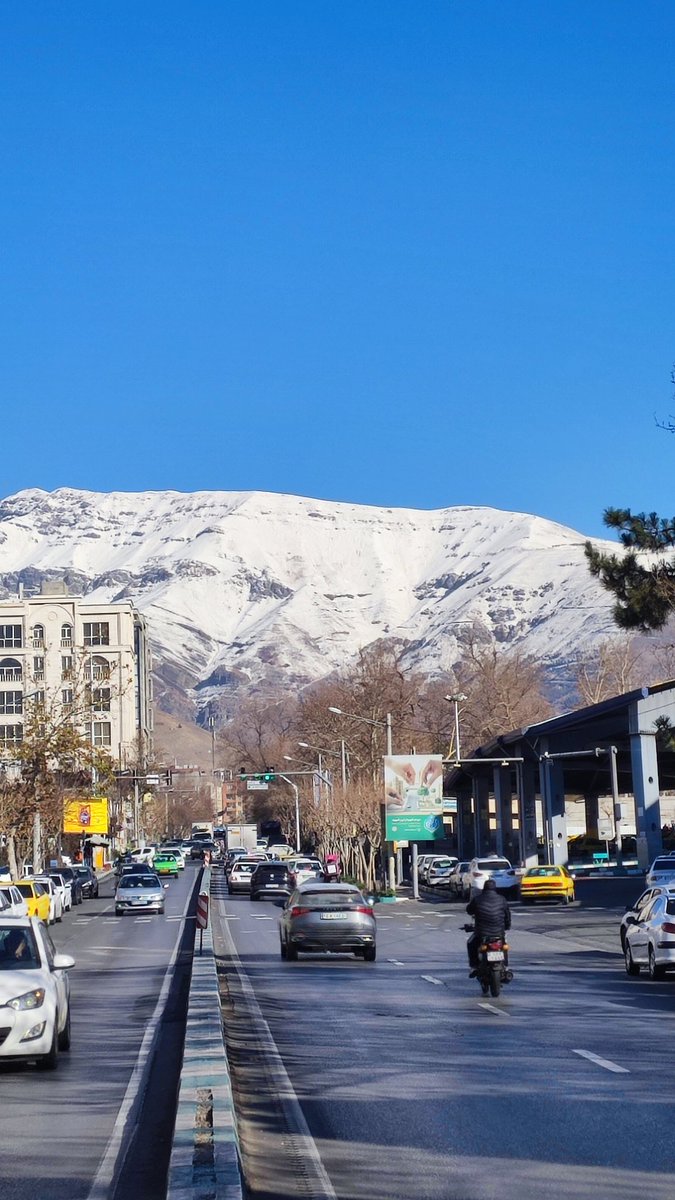 Sinawx_'s tweet image. Even mentioning the Pahlavi name in Tehran made #Tehran one of the cleanest cities in the world something that sounds like a legend; this family is a source of blessings for Iran 🌱

#KingRezaPahlavi