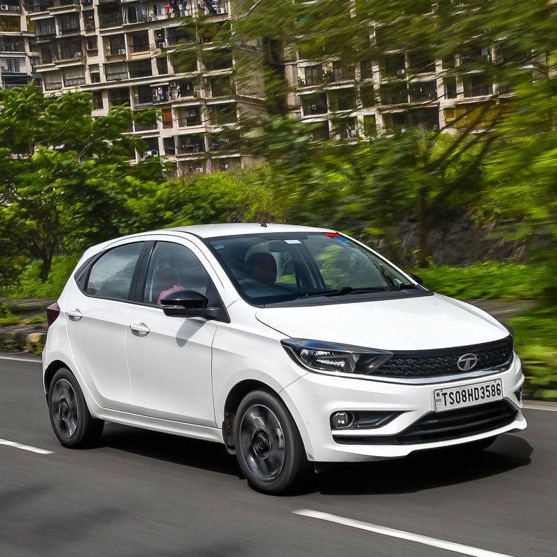 volklub's tweet photo. If you are buying a car with above 100 Nm torque and basic features like:

✅ 6 airbags
✅ Hill Start Assist / Hold
✅ A basic screen for maps
✅ ABS, ESC, Traction Control, and Brake Assist
✅ Central locking
✅ Fog lamps and rear wiper (if possible)
✅ Spare wheel
✅ Service centre within 60 km

That’s pretty much all you need on a budget.

If the budget allows:

Then torque above 140 nm

✅ Automatic (TC, CVT/IVT, DCT/DSG)
✅ Paddle shifters
✅ Ventilated seats
✅ Wireless connectivity with the screen
✅ Four disc brakes
✅ Under-engine cover
✅ Front sensors and reverse camera / 360-degree camera
✅ Rear sensors on both sides
✅ Rear fog lamp and rear vents
✅ Blind spot alert
✅ Lighting in important areas (glovebox, footwell, and boot)
✅ Fully adjustable headrests
✅ Auto headlights, auto-dimming IRVM, and rain-sensing wipers

These are must-haves.

Fix the mechanicals first, then compare features. Mechanicals make cars more VFM, not features.